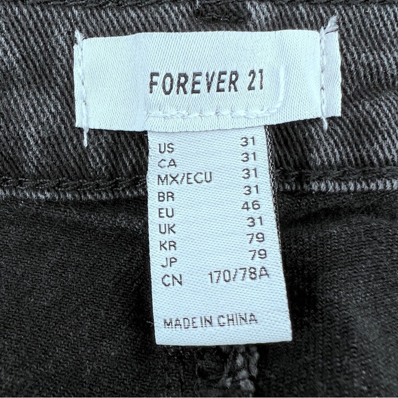 Forever 21 Black Frayed Hem Cropped Jeans Size 31 Women’s - Picture 2 of 5